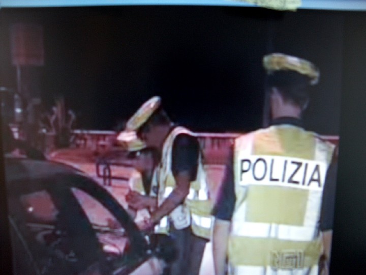 Un'enorme sforzo st compiendo la Polizia Stradale per evitare le stragi del sabato sera.